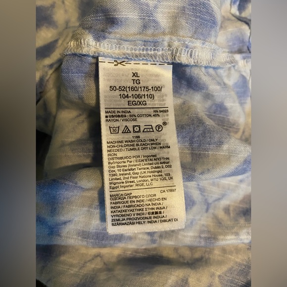 Gap | Blue & White Patterned Long Sleeved Blouse With V-Neck & Fitted Sleeves - Picture 10 of 10